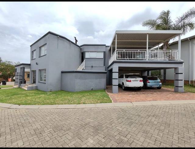 5 BEDROOM HOUSE FOR SALE IN MISTY BAY